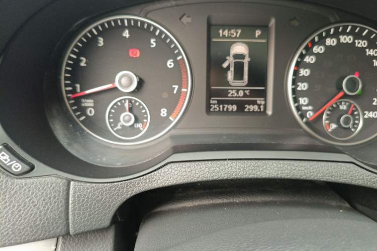 Used Volkswagen Sharan 2016 380TSI Comfort Edition 7-Seater Odometer Close Up