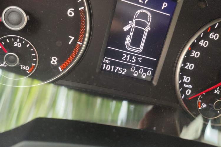 Used Volkswagen Sharan 2016 380TSI Comfort Edition 7-Seater Odometer Close Up