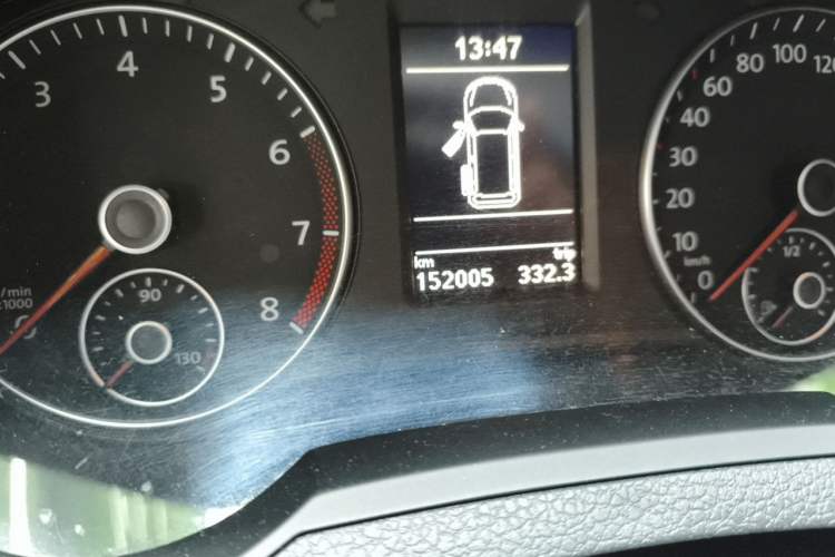 Used Volkswagen Sharan 2016 280TSI Enjoyment Model 7-Seater Odometer Close Up