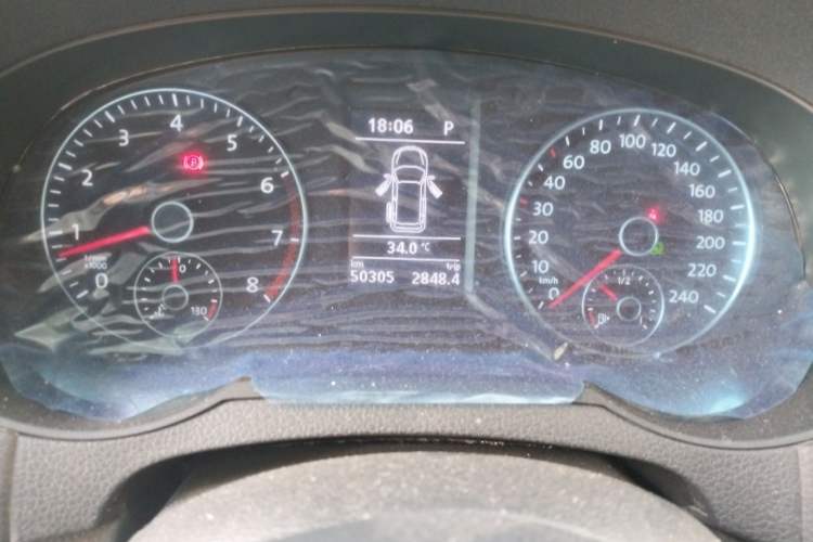 Used Volkswagen Sharan 2016 380TSI Comfort Edition 7-Seater Odometer Close Up