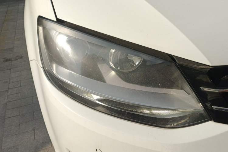 Used Volkswagen Sharan 2016 280TSI Enjoyment Model 7-Seater Right Front Headlight