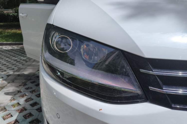Used Volkswagen Sharan 2016 280TSI Enjoyment Model 7-Seater Right Front Headlight