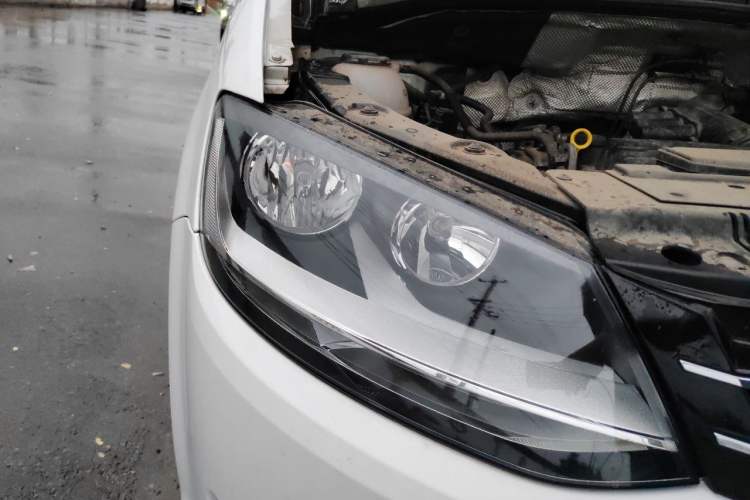 Used Volkswagen Sharan 2016 280TSI Enjoyment Model 7-Seater Right Front Headlight