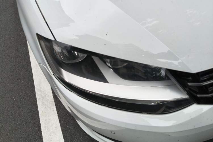 Used Volkswagen Sharan 2016 280TSI Enjoyment Model 7-Seater Right Front Headlight