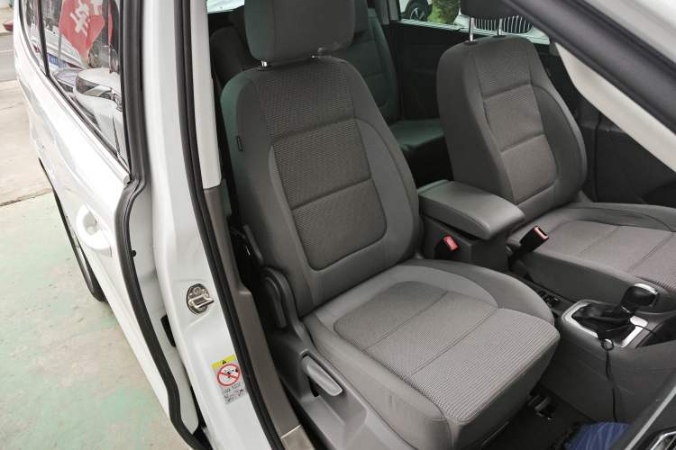 Used Volkswagen Sharan 2016 380TSI Comfort Edition 7-Seater Right Front Seat