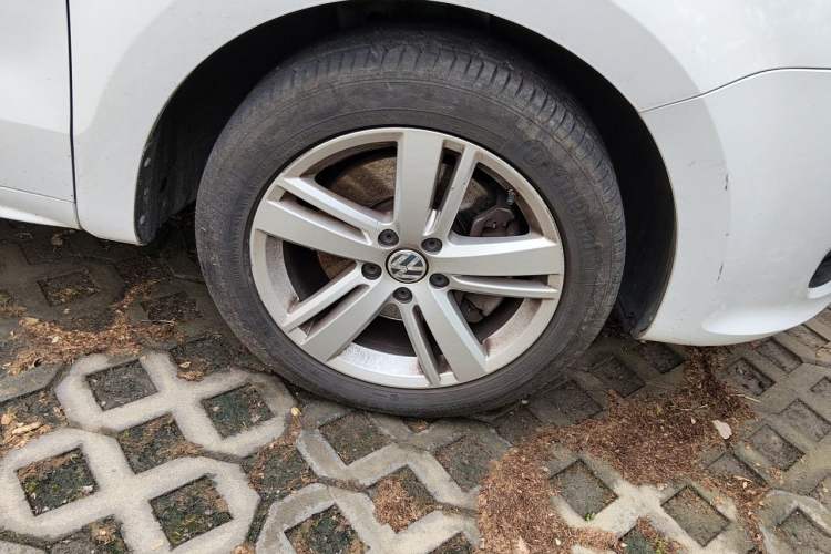 Used Volkswagen Sharan 2016 380TSI Comfort Edition 7-Seater Right Front Wheel Hub