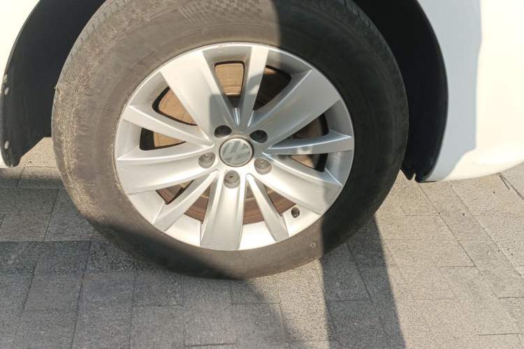 Used Volkswagen Sharan 2016 280TSI Enjoyment Model 7-Seater Right Front Wheel Hub