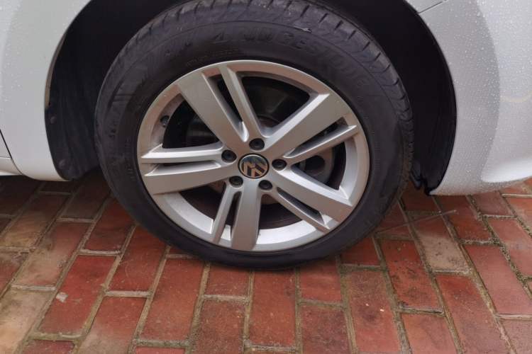 Used Volkswagen Sharan 2016 380TSI Comfort Edition 7-Seater Right Front Wheel Hub