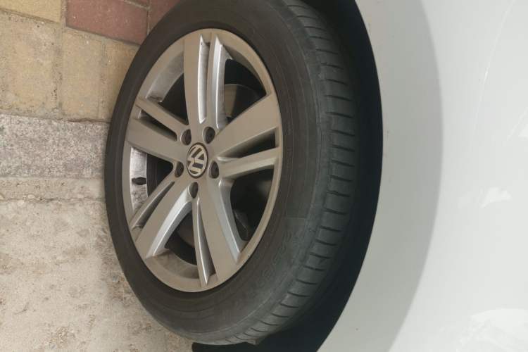 Used Volkswagen Sharan 2016 380TSI Comfort Edition 7-Seater Right Front Wheel Hub