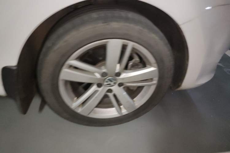 Used Volkswagen Sharan 2016 380TSI Comfort Edition 7-Seater Right Front Wheel Hub