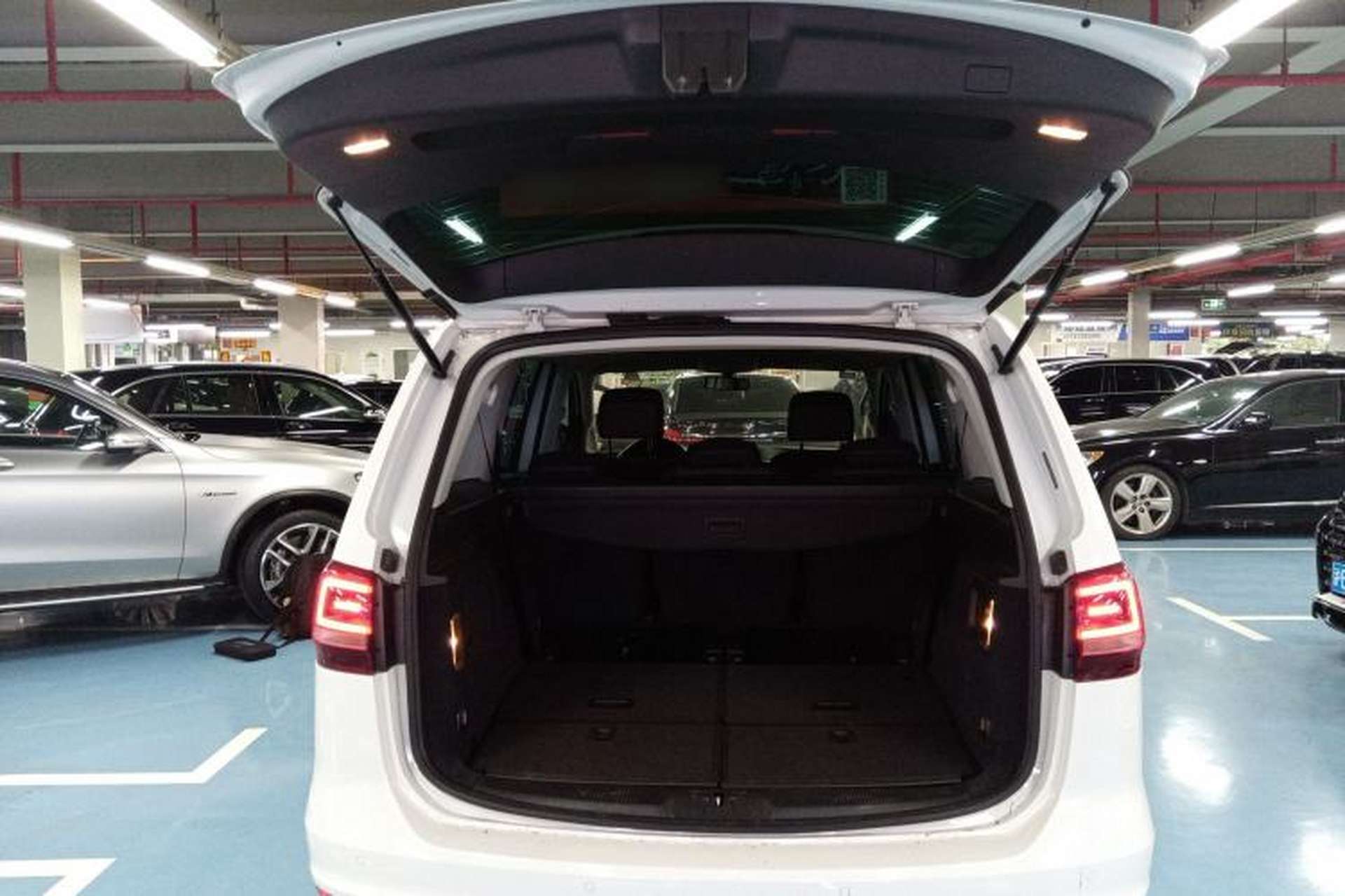Used Volkswagen Sharan 2016 380TSI Comfort Edition 7-Seater Trunk