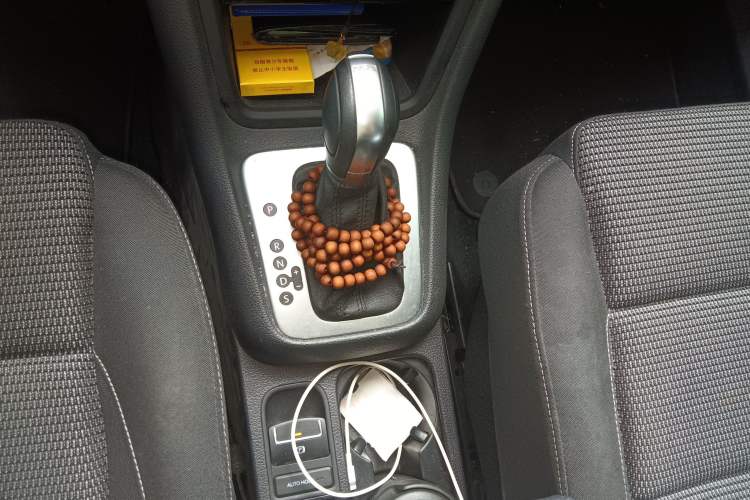 Used Volkswagen Sharan 2016 280TSI Enjoyment Model 7-Seater Gear Lever