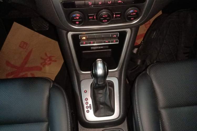 Used Volkswagen Sharan 2017 380TSI Comfort Edition 6-Seater Gear Lever