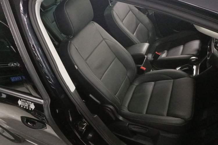Used Volkswagen Sharan 2017 380TSI Comfort Edition 6-Seater Right Front Seat