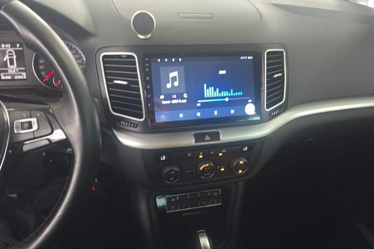 Used Volkswagen Sharan 2017 380TSI Comfort Edition 6-Seater Audio And AC Panel