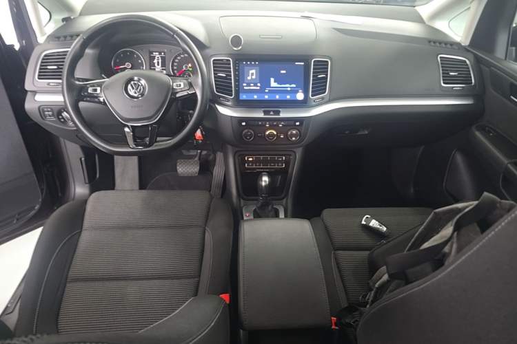 Used Volkswagen Sharan 2017 380TSI Comfort Edition 6-Seater Center Console