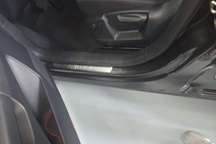 Used Volkswagen Sharan 2017 380TSI Comfort Edition 6-Seater Left Side Sill