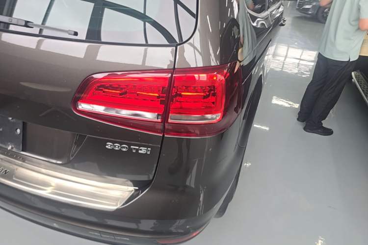 Used Volkswagen Sharan 2017 380TSI Comfort Edition 6-Seater Right Rear Taillight