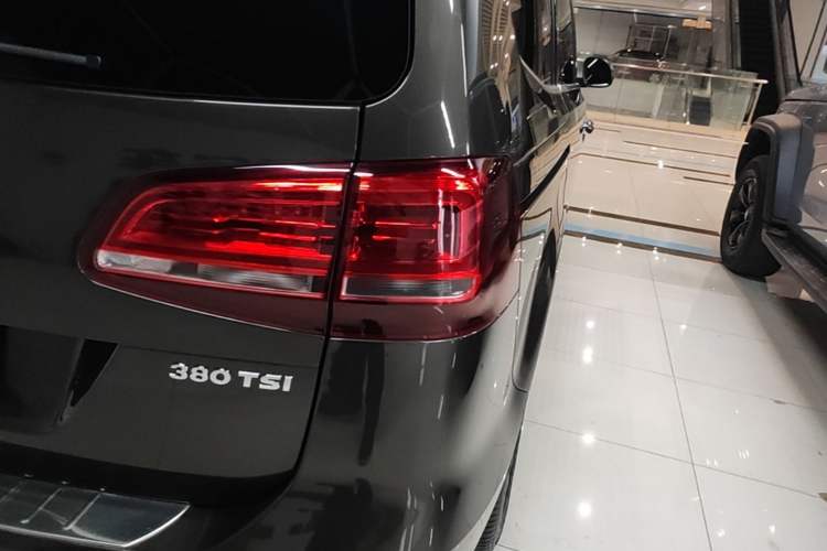 Used Volkswagen Sharan 2017 380TSI Flagship 7-Seater Right Rear Taillight