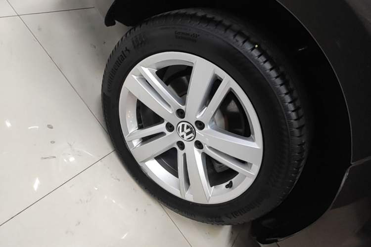 Used Volkswagen Sharan 2017 380TSI Flagship 7-Seater Right Rear Wheel Hub