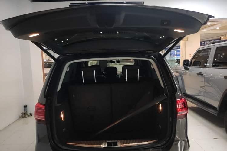 Used Volkswagen Sharan 2017 380TSI Flagship 7-Seater Trunk