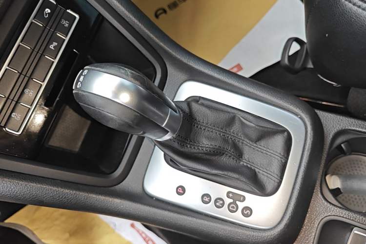 Used Volkswagen Sharan 2017 380TSI Comfort Edition 6-Seater Gear Lever