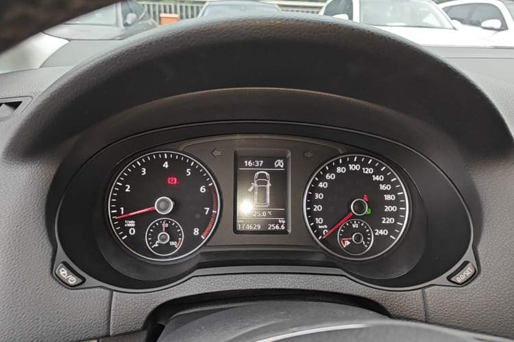 Used Volkswagen Sharan 2017 380TSI Comfort Edition 6-Seater Instrument Cluster