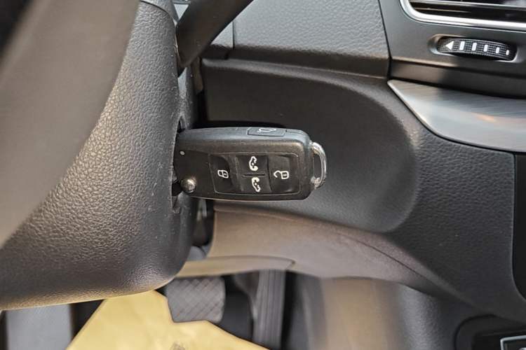 Used Volkswagen Sharan 2017 380TSI Comfort Edition 6-Seater Vehicle Key
