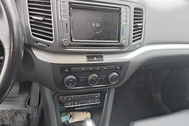 Used Volkswagen Sharan 2018 380TSI Comfort Edition 6-Seater Audio And AC Panel