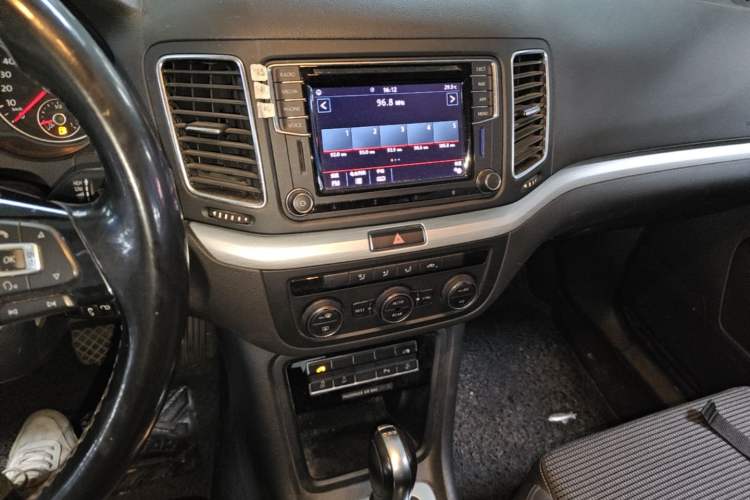 Used Volkswagen Sharan 2018 380TSI Comfort Edition 7-Seater Audio And AC Panel