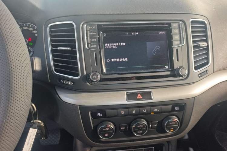 Used Volkswagen Sharan 2018 380TSI Comfort Edition 6-Seater Audio And AC Panel