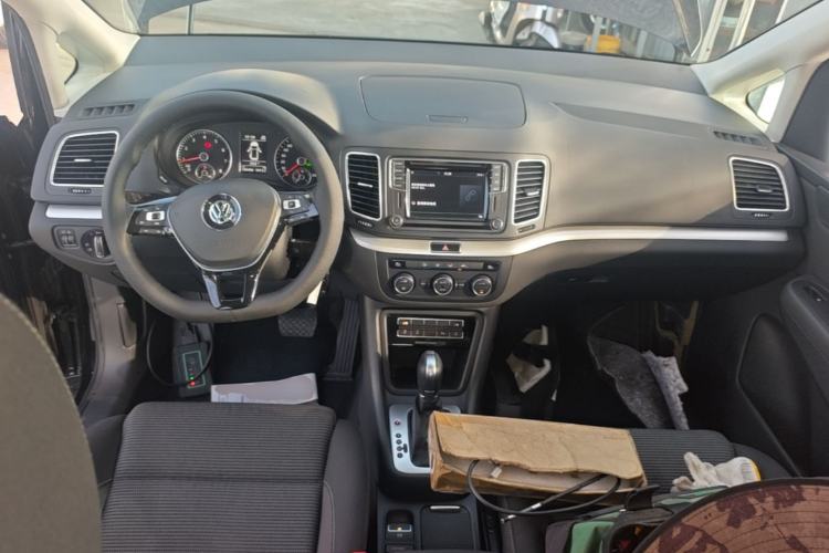 Used Volkswagen Sharan 2018 380TSI Comfort Edition 6-Seater Center Console