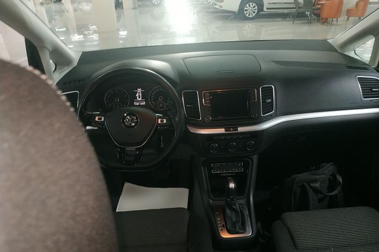 Used Volkswagen Sharan 2018 380TSI Comfort Edition 7-Seater Center Console