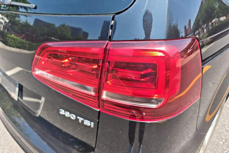 Used Volkswagen Sharan 2018 380TSI Comfort Edition 7-Seater Exterior 3