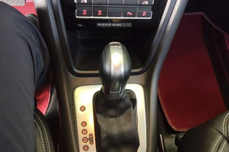 Used Volkswagen Sharan 2018 380TSI Comfort Edition 7-Seater Gear Lever