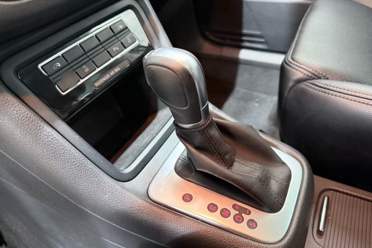 Used Volkswagen Sharan 2018 380TSI Comfort Edition 7-Seater Gear Lever