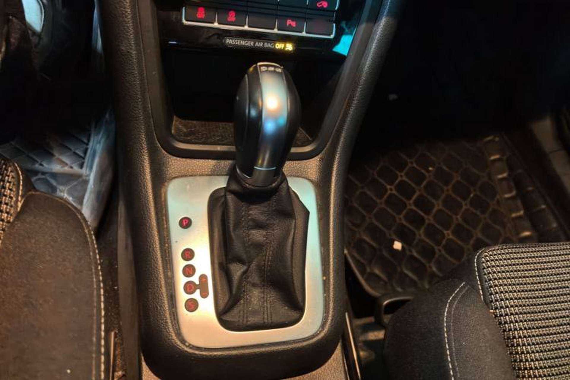 Used Volkswagen Sharan 2018 380TSI Comfort Edition 7-Seater Gear Lever