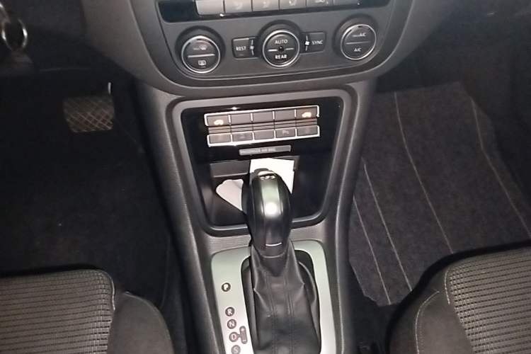 Used Volkswagen Sharan 2018 380TSI Comfort Edition 7-Seater Gear Lever