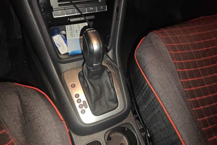 Used Volkswagen Sharan 2018 280TSI Enjoyment Model 7 Seats Gear Lever