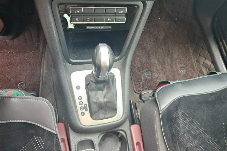 Used Volkswagen Sharan 2018 380TSI Comfort Edition 6-Seater Gear Lever