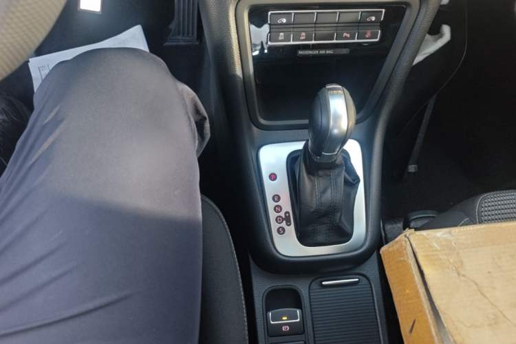 Used Volkswagen Sharan 2018 380TSI Comfort Edition 6-Seater Gear Lever