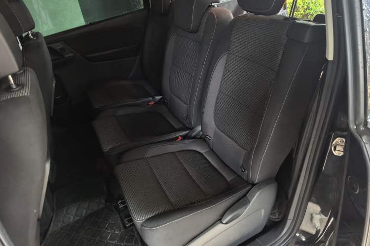 Used Volkswagen Sharan 2018 380TSI Comfort Edition 7-Seater Interior 4