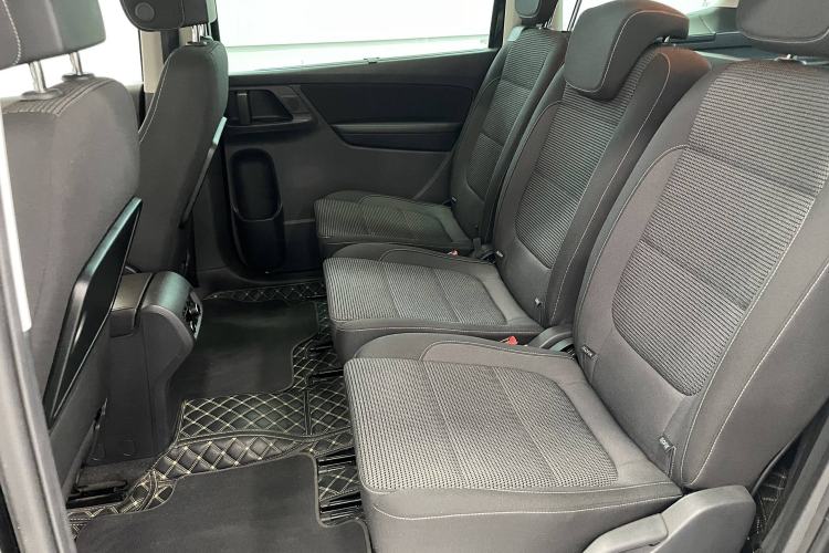Used Volkswagen Sharan 2018 280TSI Enjoyment Model 7 Seats Interior 4