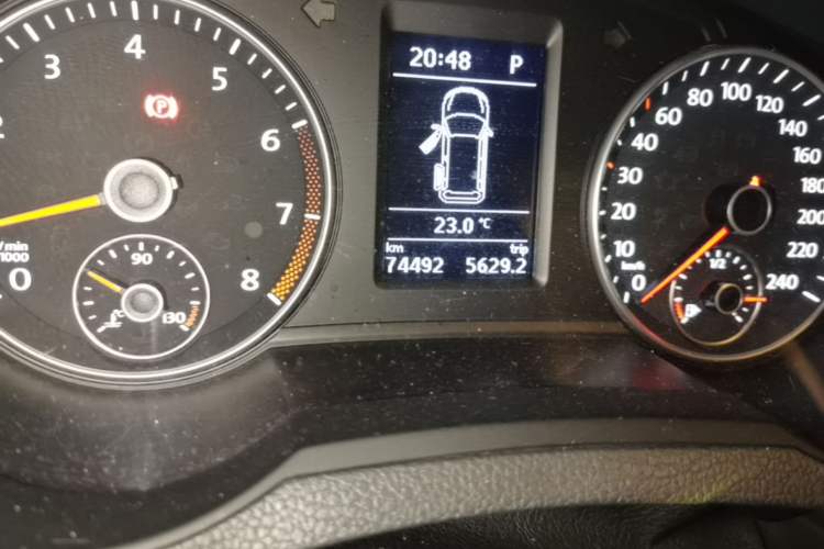 Used Volkswagen Sharan 2018 380TSI Comfort Edition 7-Seater Odometer Close Up
