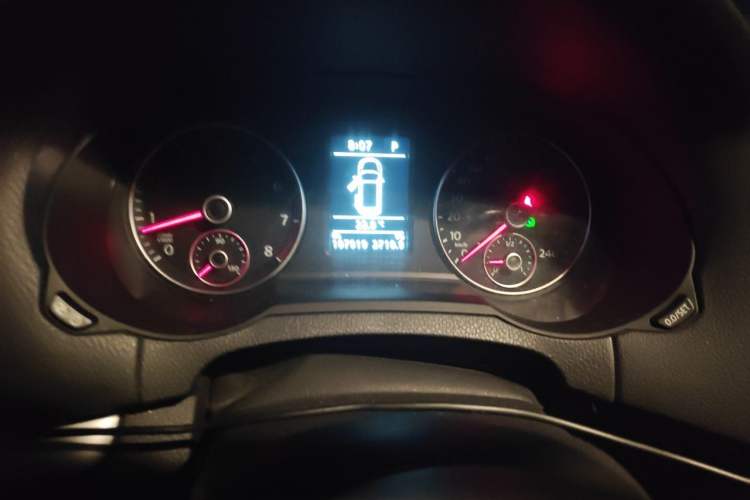 Used Volkswagen Sharan 2018 280TSI Enjoyment Model 7 Seats Odometer Close Up