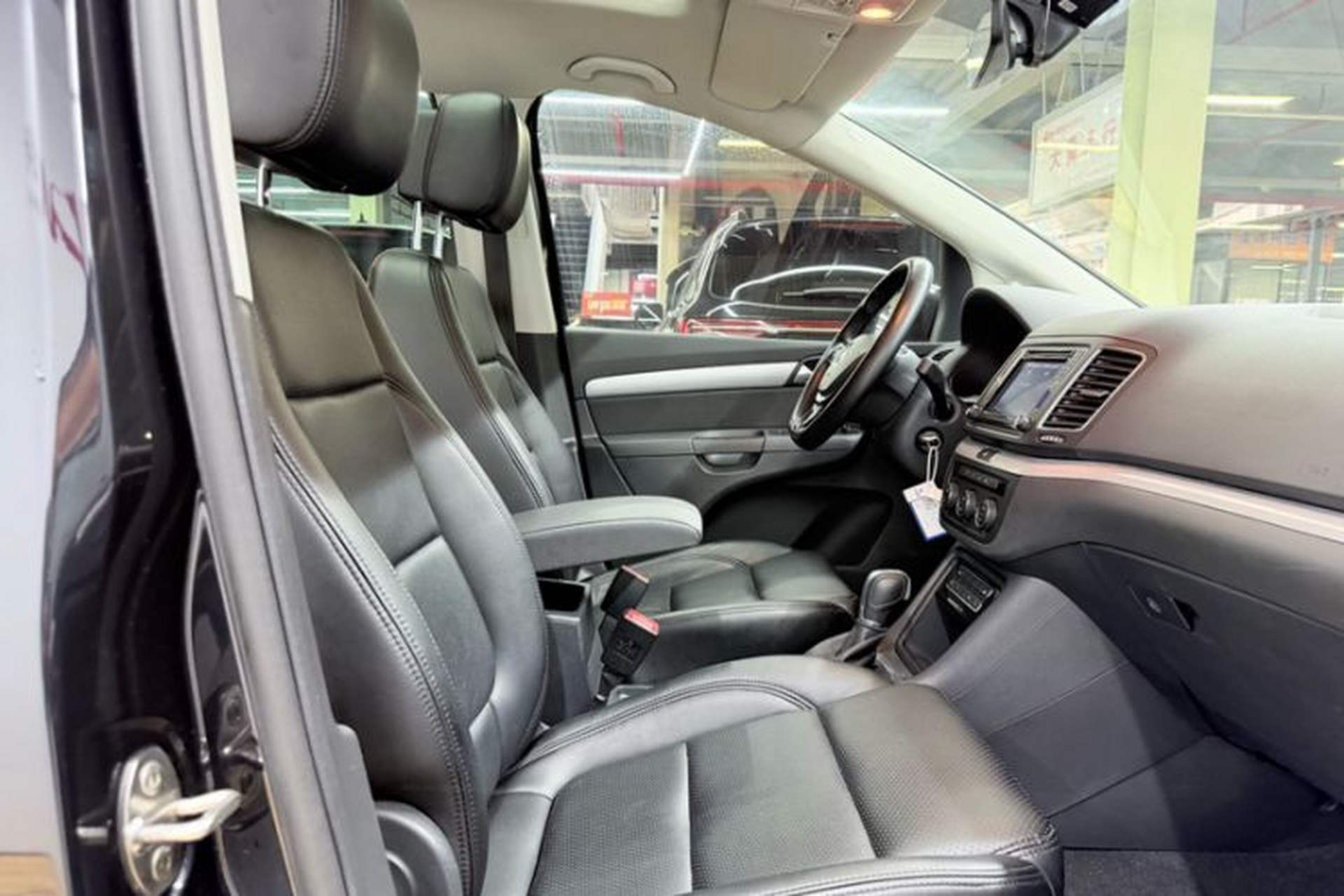 Used Volkswagen Sharan 2018 380TSI Comfort Edition 7-Seater Right Front Seat