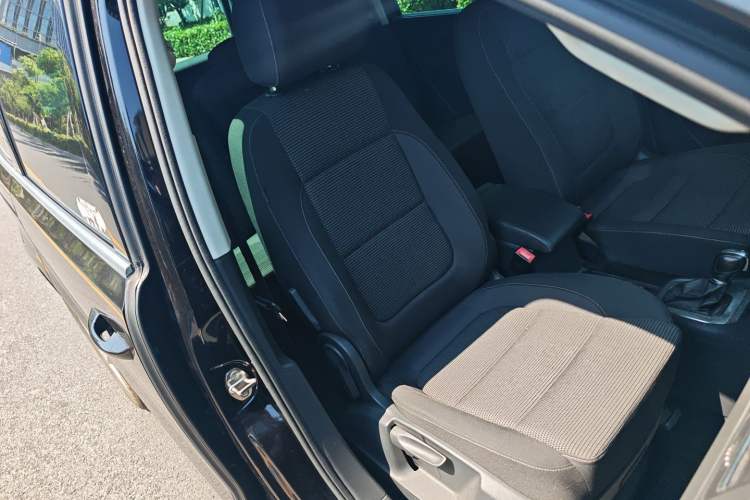 Used Volkswagen Sharan 2018 380TSI Comfort Edition 7-Seater Right Front Seat