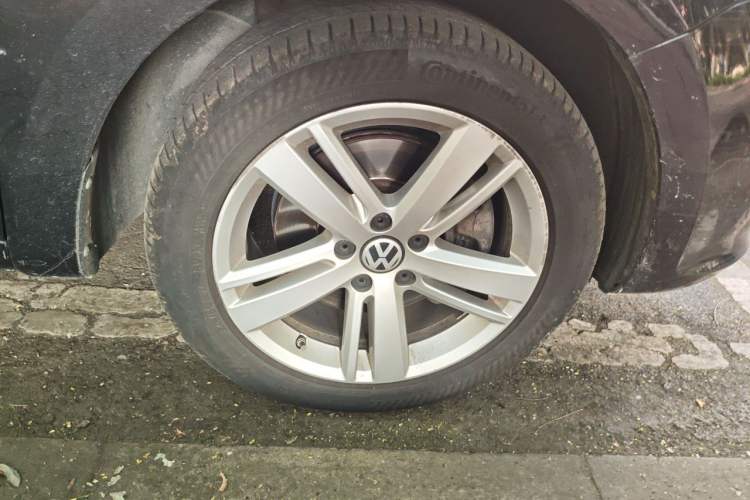 Used Volkswagen Sharan 2018 380TSI Comfort Edition 7-Seater Right Front Wheel Hub
