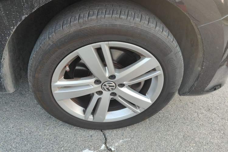 Used Volkswagen Sharan 2018 Revised Version 380TSI Comfort Edition 6-Seater Right Front Wheel Hub