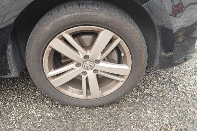 Used Volkswagen Sharan 2018 380TSI Comfort Edition 6-Seater Right Front Wheel Hub